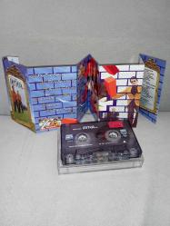 Kaset Ayna dön bak Aynaya albümü. Orijinal. 1998 Raks kırmızı bandrollü. sorunsuz çalışıyor. Koleksiyonluk