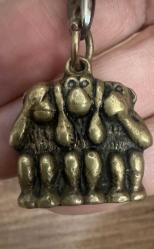 Üç Maymun Temalı Pirinç Anahtarlık 