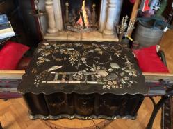 1900 başları Sedef işlemeli ingiliz dikiş kutusu 32 cm 23,5 cm 12 cm ölçülerinde