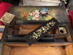 1900 başları Fransız el boyama Hattat yazı kutusu 30,5 cm 25 cm 9,5 cm ölçülerinde