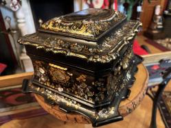 1900 başları Fransız Sedef işlemeli dikiş kutusu 31 cm 26 cm 16 cm ölçülerinde