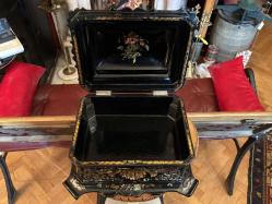 1900 başları Fransız Sedef işlemeli dikiş kutusu 31 cm 26 cm 16 cm ölçülerinde