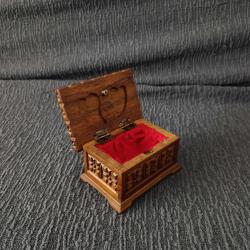 Ahşap Malzemeden El Yapımı Takı Kutusu