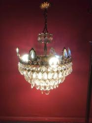 14594-ANTİKA MUHTEŞEM GÜZELLİKDE PİRİNÇ FRANSIZ  SWAROVSKİ KRİSTAL TAŞLAR DÖŞELİ KRAL TAÇLI ÇEMBER AVİZE