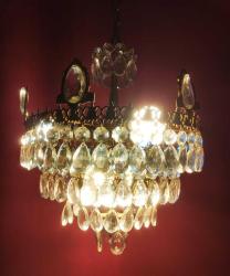 14594-ANTİKA MUHTEŞEM GÜZELLİKDE PİRİNÇ FRANSIZ  SWAROVSKİ KRİSTAL TAŞLAR DÖŞELİ KRAL TAÇLI ÇEMBER AVİZE