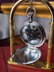 Pilli Köstekli Avrupa Saat