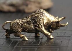 Pirinç Boğa Figürü – Mini Dekoratif Biblo