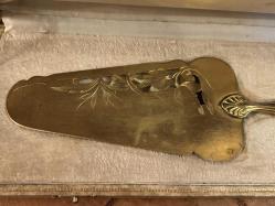 kutusunda İngiliz gümüş saplı altın kaplamalı servis  spatulası