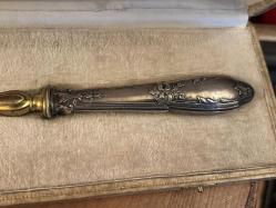 kutusunda İngiliz gümüş saplı altın kaplamalı servis  spatulası