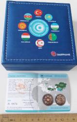 2024 TÜRK DEVLETLERİ TEŞKİLATI 2,5 TÜRK LİRASI BRONZ HATIRA PARASI ÇİL SERTİFİKALI ORİJİNAL KUTUSUNDA 0974 NADİR