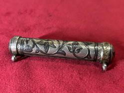 Savat işçilikli gümüş hamayıl 17 gram ağırlığında 7,5 cm boyunda