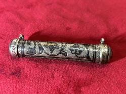 Savat işçilikli gümüş hamayıl 17 gram ağırlığında 7,5 cm boyunda