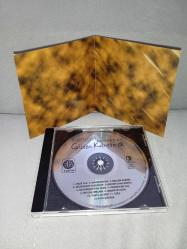 CD Gülden Karaböcek klasikler 2 bestelerim ve ben albümü. Dilek taşı Sürünüyorum kırılsın ellerim ağlıyorsam yaşıyorum... Orijinal. Disk 10 üzerinden 9,5 sorunsuz çalışıyor koleksiyonluk