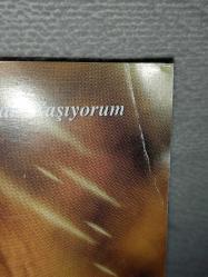 CD Gülden Karaböcek klasikler 2 bestelerim ve ben albümü. Dilek taşı Sürünüyorum kırılsın ellerim ağlıyorsam yaşıyorum... Orijinal. Disk 10 üzerinden 9,5 sorunsuz çalışıyor koleksiyonluk