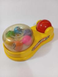 1986 Mattel oyuncak 25 cm  Kırmızı topu çevirince Mickey mouse toplarin dönmesi gerekiyor . Ancak dönmüyor Kırık çatlak yok resimlerdeki haliyle koleksiyon dekorluk