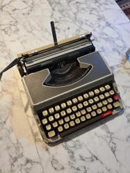 ROYAL 204 DAKTİLO ÇALIŞIR DURUMDA UFAK EKSİKLER MEVCUT AÇIKLAMAYI OKUYUN