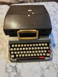 ROYAL 204 DAKTİLO ÇALIŞIR DURUMDA UFAK EKSİKLER MEVCUT AÇIKLAMAYI OKUYUN