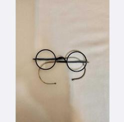 Eski gözlükler - lensler - bir kutuda. Fr. Mašín, Prag 1, Malá Karlova 149 Orijinal Başlangıç ​​boyutu: 4,2 cm, orta boyut 11,8 cm Çanta içinde esnaf gözlüğü