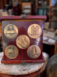 Irak Mezopotamya Temalı Bronz Madalyon Seti – Babylon Aslanı, İştar Kapısı, Samarra Minaresi – Vintage Koleksiyonluk