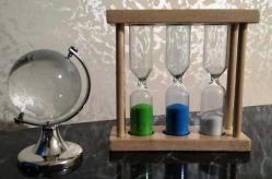 Kristal Küçük Boy Cam Dünya Küresi ve 3'lü Ahşap Kum Saati 1-3-5 Dakikalık