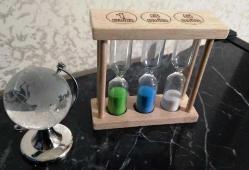 Kristal Küçük Boy Cam Dünya Küresi ve 3'lü Ahşap Kum Saati 1-3-5 Dakikalık