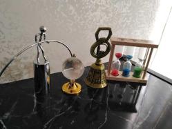 Kristal Küçük Boy Cam Dünya Küresi, 3'lü Ahşap Kum Saati 1-3-5 Dakikalık, İstanbul Temalı Metal Zil ve Halterci Denge Adam