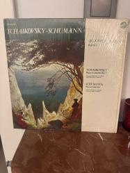 LOT.19 » Tchaikovsky-Schumann - Piano Concerto No. 1 In B-Flat Minor, 12
