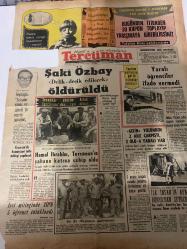 TERCÜMAN GAZETESİ - DOĞUM GÜNÜ HEDİYESİ (TURKISH NEWSPAPPER) - 22 HAZİRAN 1969 - SADECE TEK YAPRAKTIR -Şaki Özbay-Feyzioğlu-İbrahim-Mutlu-Erol Perşan-Bayram Yılmaz-Ömer Özkan-Celal Yardımcı-Rauf Tamer-Şaki Özbay Delik deşik edilerek öldürüldü-Teşekkür ederim Allah Tercüman’dan razı olsun-Erzurum’da komünizmi telin mitingi yapılacak-Bekar kadınlar erkeklerden çok-İşçi mitinginde TİP’li 5 öğrenci tutuklandı-Hamal İbrahim Tercüman’ın şahane katına sahip oldu-Günde 800 1000 kilo yükü sırtında taşıyıp haftada ancak 100 lira kazanan İbrahim artık rahata kavuştu-Bu da Paytoncu üniforması-Toplum polisinin garip silahlar müzesi-Yaralı öğrenciler ifade vermedi-Danıştay kararı Senato’ya gönderildi-Gelin yüzünden 2 aile çarpıştı 2 ölü 4 yaralı var-2 gencin kavgası sonunda jandarma karakolunun altı üstüne getirildi-İlk insanın Ay’ı Dünya’dan seyredişi-Gün ışığında-Efes Rezaleti-Fikir Bahçesi-Yitirilen yıllar oldu-7 vitaminli sütlü Arı mama-Yıldızınız ne diyor-Motel Yeşilköy açıldı-Antakya şubesi 75