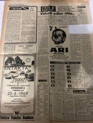 TERCÜMAN GAZETESİ - DOĞUM GÜNÜ HEDİYESİ (TURKISH NEWSPAPPER) - 22 HAZİRAN 1969 - SADECE TEK YAPRAKTIR -Şaki Özbay-Feyzioğlu-İbrahim-Mutlu-Erol Perşan-Bayram Yılmaz-Ömer Özkan-Celal Yardımcı-Rauf Tamer-Şaki Özbay Delik deşik edilerek öldürüldü-Teşekkür ederim Allah Tercüman’dan razı olsun-Erzurum’da komünizmi telin mitingi yapılacak-Bekar kadınlar erkeklerden çok-İşçi mitinginde TİP’li 5 öğrenci tutuklandı-Hamal İbrahim Tercüman’ın şahane katına sahip oldu-Günde 800 1000 kilo yükü sırtında taşıyıp haftada ancak 100 lira kazanan İbrahim artık rahata kavuştu-Bu da Paytoncu üniforması-Toplum polisinin garip silahlar müzesi-Yaralı öğrenciler ifade vermedi-Danıştay kararı Senato’ya gönderildi-Gelin yüzünden 2 aile çarpıştı 2 ölü 4 yaralı var-2 gencin kavgası sonunda jandarma karakolunun altı üstüne getirildi-İlk insanın Ay’ı Dünya’dan seyredişi-Gün ışığında-Efes Rezaleti-Fikir Bahçesi-Yitirilen yıllar oldu-7 vitaminli sütlü Arı mama-Yıldızınız ne diyor-Motel Yeşilköy açıldı-Antakya şubesi 75