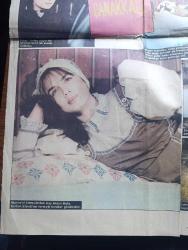 Hürriyet Kelebek Gazetesi - Turkish Newspaper - 15 Ocak 1983 - futbolcu eşleri uyarıyor futbolcuya kız vermeyin - Beşiktaşlı Rasim Kara ve Eşi Aysun fotoğraf - Beşiktaşlı Samet Aybaba ve eşi Şeniz fotoğraf - Fenerbahçeli Alpaslan Eratlı ve Eşi Nurdan fotoğraf - sihirbazlar kralı Ger Cooper darülaceze'de fotoğraf - eski sunucu Hamiyet Kolçalar anne oldu fotoğraf - Nil Burak'a bir mutluluk halkası fotoğraf - Çalıkuşu oynayanlar Sezen Aksu Yusuf Sezgin Hulusi Kentmen Salih Güney yönetmen Ertem Eğilmez eser Reşat Nuri Güntekin foto roman - soğuk günlerin kış jimnastiği - TRT fakültesi bugün açılıyor - TV sinema rüyalar peşinde - şimdi marmelat mevsimidir - marmelat tarifi - büyücü yazan Harold Robbins çeviren Azize Bergin Yazı Dizisi - ihtiras kurbanı oynayanlar Yasemin Kutsi Alev Sayın Turgut Özatay Foto Roman - kızlar da papyon takar fotoğraf - çantanın yerini torbalar aldı fotoğraf - yarınki burç falınız - Yaşar Kemal'in dev romanı İnce Memed resimleyen Yıldız Cıbıroğlu Yazı Dizisi
