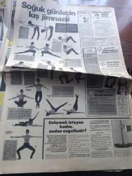 Hürriyet Kelebek Gazetesi - Turkish Newspaper - 15 Ocak 1983 - futbolcu eşleri uyarıyor futbolcuya kız vermeyin - Beşiktaşlı Rasim Kara ve Eşi Aysun fotoğraf - Beşiktaşlı Samet Aybaba ve eşi Şeniz fotoğraf - Fenerbahçeli Alpaslan Eratlı ve Eşi Nurdan fotoğraf - sihirbazlar kralı Ger Cooper darülaceze'de fotoğraf - eski sunucu Hamiyet Kolçalar anne oldu fotoğraf - Nil Burak'a bir mutluluk halkası fotoğraf - Çalıkuşu oynayanlar Sezen Aksu Yusuf Sezgin Hulusi Kentmen Salih Güney yönetmen Ertem Eğilmez eser Reşat Nuri Güntekin foto roman - soğuk günlerin kış jimnastiği - TRT fakültesi bugün açılıyor - TV sinema rüyalar peşinde - şimdi marmelat mevsimidir - marmelat tarifi - büyücü yazan Harold Robbins çeviren Azize Bergin Yazı Dizisi - ihtiras kurbanı oynayanlar Yasemin Kutsi Alev Sayın Turgut Özatay Foto Roman - kızlar da papyon takar fotoğraf - çantanın yerini torbalar aldı fotoğraf - yarınki burç falınız - Yaşar Kemal'in dev romanı İnce Memed resimleyen Yıldız Cıbıroğlu Yazı Dizisi