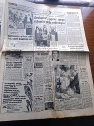 Hürriyet Gazetesi - Turkish Newspaper - 7 Ocak 1972 - Sean Lawyer dünyanın en küçük pilli insanı Fotoğrafı - hollanda'daki işçi kaçakçıların arasında Türkler de var - polis merkezini basıp mühürleri çaldılar - 113 yaşındaki Hanife Aydın bir asırdan beri su taşıyor Fotoğrafı - Tevfik Rüştü Aras kalp yetersizliğinden öldü fotoğraf - 8 yıldan beri dağda dolaşan şaki Kerim Şahin sonunda öldürüldü - burç falınız - İstanbul Ankara İzmir radyo programı - avukatlar çapraz sorgu sistemini getirmek istiyor - Pırtık ve Hüdaverdi karakterleri havlularda fotoğraf - halk ozanı Neşet Ertaş bu akşam Adapazarı Melek sinemasında - Bir Türk kızının not defterinden otostopla Avrupa anlatan Ferda Bigat  Yazı Dizisi - 67 ilde yılın sporcularını açıklıyoruz - İtalya'nın erkek sporu için gönderdiği dişi elçi Silviya Antonioni fotoğraf - 29 yaşına basan Filiz Akın doğum günü partisini sette kutladı fotoğraf - bizimkiler karikatür çizen Sezgin Burak - Dedektif Nik karikatür - Yaşar Doğu Yarın anılıyor - Borusan