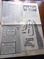 Hürriyet Gazetesi - Turkish Newspaper - 7 Ocak 1972 - Sean Lawyer dünyanın en küçük pilli insanı Fotoğrafı - hollanda'daki işçi kaçakçıların arasında Türkler de var - polis merkezini basıp mühürleri çaldılar - 113 yaşındaki Hanife Aydın bir asırdan beri su taşıyor Fotoğrafı - Tevfik Rüştü Aras kalp yetersizliğinden öldü fotoğraf - 8 yıldan beri dağda dolaşan şaki Kerim Şahin sonunda öldürüldü - burç falınız - İstanbul Ankara İzmir radyo programı - avukatlar çapraz sorgu sistemini getirmek istiyor - Pırtık ve Hüdaverdi karakterleri havlularda fotoğraf - halk ozanı Neşet Ertaş bu akşam Adapazarı Melek sinemasında - Bir Türk kızının not defterinden otostopla Avrupa anlatan Ferda Bigat  Yazı Dizisi - 67 ilde yılın sporcularını açıklıyoruz - İtalya'nın erkek sporu için gönderdiği dişi elçi Silviya Antonioni fotoğraf - 29 yaşına basan Filiz Akın doğum günü partisini sette kutladı fotoğraf - bizimkiler karikatür çizen Sezgin Burak - Dedektif Nik karikatür - Yaşar Doğu Yarın anılıyor - Borusan