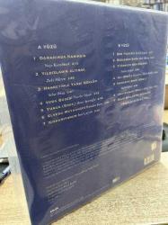 YEŞİLÇAM ŞARKILARI 3 - TÜRK FİLMLERİNİN UNUTULMAZ MÜZİKLERİ / YILDIZLARIN ALTINDA PLAK