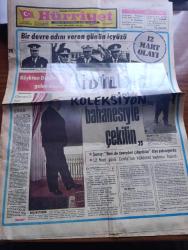Hürriyet Gazetesi - Turkish Newspaper - 30 Aralık 1974 - Bir devre adını veren günün içyüzü 12 Mart olayı yazan Cüneyt Arcayürek - köşkten Süleyman Demirel'e gelen mesaj Süleyman bey sağlık bahanesiyle çekilin - Süleyman Demirel mesajdan sonra sıkıntılıydı fotoğraf - Genelkurmay Başkanı Memduh Tağmaç'ın ilk imzayı attığı muhtırayı veren komutanlar Faruk Gürler Celal Eyiceoğlu Muhsin Batur fotoğraf - Cevdet Sunay 12 Mart günü Süleyman Demirel'in telefonuna zayıf bir sesle cevap verebiliyordu fotoğraf - 12 Mart günü cuntanın hükümet kadrosu hazırdı - Dışişleri Bakanı Osman Olcay - İçişleri Bakanı İhsan Tekin - Milli Eğitim Bakanı Fakir Baykurt - gümrük bakanı Orhan Kabibay - kapıkule'de sağlanan denge yazan Mete Akyol - Türkiye Garanti Bankası - Yapı ve Kredi Bankası - Almanların yılbaşı içkileri belli oldu Karaoğlan hattı ucuz muhteşem Süleyman pahalı - Almanya'da Hilton otelinde çalışan barmen Hikmet Sertten Türk siyasi hayatından etkilenerek yaptığı kokteyller fotoğraf - Alev Atak