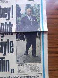 Hürriyet Gazetesi - Turkish Newspaper - 30 Aralık 1974 - Bir devre adını veren günün içyüzü 12 Mart olayı yazan Cüneyt Arcayürek - köşkten Süleyman Demirel'e gelen mesaj Süleyman bey sağlık bahanesiyle çekilin - Süleyman Demirel mesajdan sonra sıkıntılıydı fotoğraf - Genelkurmay Başkanı Memduh Tağmaç'ın ilk imzayı attığı muhtırayı veren komutanlar Faruk Gürler Celal Eyiceoğlu Muhsin Batur fotoğraf - Cevdet Sunay 12 Mart günü Süleyman Demirel'in telefonuna zayıf bir sesle cevap verebiliyordu fotoğraf - 12 Mart günü cuntanın hükümet kadrosu hazırdı - Dışişleri Bakanı Osman Olcay - İçişleri Bakanı İhsan Tekin - Milli Eğitim Bakanı Fakir Baykurt - gümrük bakanı Orhan Kabibay - kapıkule'de sağlanan denge yazan Mete Akyol - Türkiye Garanti Bankası - Yapı ve Kredi Bankası - Almanların yılbaşı içkileri belli oldu Karaoğlan hattı ucuz muhteşem Süleyman pahalı - Almanya'da Hilton otelinde çalışan barmen Hikmet Sertten Türk siyasi hayatından etkilenerek yaptığı kokteyller fotoğraf - Alev Atak