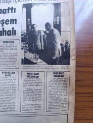 Hürriyet Gazetesi - Turkish Newspaper - 30 Aralık 1974 - Bir devre adını veren günün içyüzü 12 Mart olayı yazan Cüneyt Arcayürek - köşkten Süleyman Demirel'e gelen mesaj Süleyman bey sağlık bahanesiyle çekilin - Süleyman Demirel mesajdan sonra sıkıntılıydı fotoğraf - Genelkurmay Başkanı Memduh Tağmaç'ın ilk imzayı attığı muhtırayı veren komutanlar Faruk Gürler Celal Eyiceoğlu Muhsin Batur fotoğraf - Cevdet Sunay 12 Mart günü Süleyman Demirel'in telefonuna zayıf bir sesle cevap verebiliyordu fotoğraf - 12 Mart günü cuntanın hükümet kadrosu hazırdı - Dışişleri Bakanı Osman Olcay - İçişleri Bakanı İhsan Tekin - Milli Eğitim Bakanı Fakir Baykurt - gümrük bakanı Orhan Kabibay - kapıkule'de sağlanan denge yazan Mete Akyol - Türkiye Garanti Bankası - Yapı ve Kredi Bankası - Almanların yılbaşı içkileri belli oldu Karaoğlan hattı ucuz muhteşem Süleyman pahalı - Almanya'da Hilton otelinde çalışan barmen Hikmet Sertten Türk siyasi hayatından etkilenerek yaptığı kokteyller fotoğraf - Alev Atak