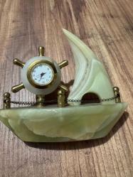 Nostaljik Oniks Mermer Denizci Ofis  Masa Saati - Yelkenli Figürlü Çalışır durumda  Boy 13 cm Yükseklik 11 cm