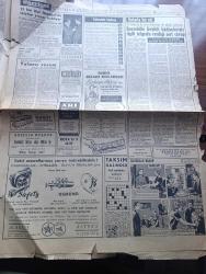 Hürriyet Gazetesi - Turkish Newspaper - 16 Ekim 1960 - köpek davası müdafaaya kaldı - Susurluk ilçesinde dünyaya gelen Yüksek Adalet divanı makamının en büyük başı Altay Ömer Egesel fotoğraf - Yozgat'ta dünyaya gelen Yüksek Adalet divanı başkanı Salim Başol fotoğraf - Celal Bayar dün üçüncü defa yüksek adalet divanının huzuruna çıktı fotoğraf - Bastı isimli davaya konu olan tazı fotoğraf - Sabık Ziraat Bakanı Nedim Ökmen köpek davası sırasında sorular cevaplandırırken fotoğraf - Celal Bayar'ın kızı babanız Menderes'le dargın mıydı sorusuna sinirlendi - Gazi çiftliği müdürü 200 damızlık koyunu satarak köpeği almak mecburiyetinde kaldığını açıkladı - Dolmabahçe Yassıada duruşmaları sebebiyle yasak bölge fotoğraf - Akbank - 75 bin kişi İstanbul'da telefon sırası bekliyor - başvekil Adnan Menderes'in geyikli hadiseleriyle ilgili telgrafa verdiği sert cevap - Gina Lollobrigida Rock Hudson'a aşık mı oldu fotoğraf - bir doktor kanser aşısını bulduğunu iddia ediyor - Fenerbahçe Karşıyaka maçı