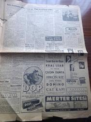 Hürriyet Gazetesi - Turkish Newspaper - 16 Ekim 1960 - köpek davası müdafaaya kaldı - Susurluk ilçesinde dünyaya gelen Yüksek Adalet divanı makamının en büyük başı Altay Ömer Egesel fotoğraf - Yozgat'ta dünyaya gelen Yüksek Adalet divanı başkanı Salim Başol fotoğraf - Celal Bayar dün üçüncü defa yüksek adalet divanının huzuruna çıktı fotoğraf - Bastı isimli davaya konu olan tazı fotoğraf - Sabık Ziraat Bakanı Nedim Ökmen köpek davası sırasında sorular cevaplandırırken fotoğraf - Celal Bayar'ın kızı babanız Menderes'le dargın mıydı sorusuna sinirlendi - Gazi çiftliği müdürü 200 damızlık koyunu satarak köpeği almak mecburiyetinde kaldığını açıkladı - Dolmabahçe Yassıada duruşmaları sebebiyle yasak bölge fotoğraf - Akbank - 75 bin kişi İstanbul'da telefon sırası bekliyor - başvekil Adnan Menderes'in geyikli hadiseleriyle ilgili telgrafa verdiği sert cevap - Gina Lollobrigida Rock Hudson'a aşık mı oldu fotoğraf - bir doktor kanser aşısını bulduğunu iddia ediyor - Fenerbahçe Karşıyaka maçı