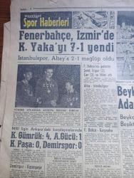 Hürriyet Gazetesi - Turkish Newspaper - 16 Ekim 1960 - köpek davası müdafaaya kaldı - Susurluk ilçesinde dünyaya gelen Yüksek Adalet divanı makamının en büyük başı Altay Ömer Egesel fotoğraf - Yozgat'ta dünyaya gelen Yüksek Adalet divanı başkanı Salim Başol fotoğraf - Celal Bayar dün üçüncü defa yüksek adalet divanının huzuruna çıktı fotoğraf - Bastı isimli davaya konu olan tazı fotoğraf - Sabık Ziraat Bakanı Nedim Ökmen köpek davası sırasında sorular cevaplandırırken fotoğraf - Celal Bayar'ın kızı babanız Menderes'le dargın mıydı sorusuna sinirlendi - Gazi çiftliği müdürü 200 damızlık koyunu satarak köpeği almak mecburiyetinde kaldığını açıkladı - Dolmabahçe Yassıada duruşmaları sebebiyle yasak bölge fotoğraf - Akbank - 75 bin kişi İstanbul'da telefon sırası bekliyor - başvekil Adnan Menderes'in geyikli hadiseleriyle ilgili telgrafa verdiği sert cevap - Gina Lollobrigida Rock Hudson'a aşık mı oldu fotoğraf - bir doktor kanser aşısını bulduğunu iddia ediyor - Fenerbahçe Karşıyaka maçı