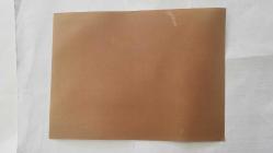 KRAL III. CHARLES'IN (CHARLES PHILIP ARTHUR GEORGE) PRENSES DIANA İLE ORİJİNAL HABER AJANSI BASIM FOTOĞRAFI - NEWS AGENCY PHOTO OF CHARLES III, (CHARLES PHILIP ARTHUR GEORGE) - 23 x 17 cm EBADINDA - ÜÇ YAŞINDAKİ ANNA SİMMİNS, PAZAR SABAHI DÜĞÜN ALAYI PROVASINI İZLERKEN ANNESİNİN OMZUNDA OTURUYOR VE LADY DİANA SPENCER İLE PRENS CHARLES'IN PORTRELERİNİN YER ALDIĞI BİR BAYRAK SALLIYOR. 29 TEMMUZ ÇARŞAMBA GÜNÜ, İNGİLİZ TAHTININ VARİSİ, ST. PAUL KATEDRALİ'NDE LADY DİANA İLE EVLENECEK. 1981. - (THREE-YEAR-OLD ANNA SIMMINS SITS ON HER MOTHERS SHOULDER AND WAVES WITH A FLAG FEATURING THE PORTRAITS OF LADY DIANA SPENCER AND PRINCE CHARLES SUNDAY MORNING AS SHE WATCHES THE WEDDING PARADE REHEARSAL. ON WEDNESDAY, JULY 29TH, THE BRITISH HEIR TO THE THRONE WILL BE MARRIED IN ST. PAUL'S TO LADY DIANA. 1981)