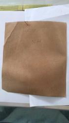 KRAL III. CHARLES'IN (CHARLES PHILIP ARTHUR GEORGE) PRENSES DIANA İLE ORİJİNAL HABER AJANSI BASIM FOTOĞRAFI - NEWS AGENCY PHOTO OF CHARLES III, (CHARLES PHILIP ARTHUR GEORGE) - 22 x 19 cm EBADINDA - ÇARŞAMBA SABAHI ERKEN SAATLERDE, LONDRA'DAKİ ST. PAUL KATEDRALİ'NİN DIŞINDA, KİMLİĞİ BELİRSİZ BİR ÇİFT GÜNÜN GAZETELERİNDEN BİRİNİN İLK BASKISINI OKUYORDU. BU DURUM, GÜNÜN İLERLEYEN SAATLERİNDE KRALİYET DÜĞÜNÜ ALAYINI İYİ BİR ŞEKİLDE İZLEYEBİLMEK İÇİN GECEYİ ORADA GEÇİRMEYE HAZIRLANAN BÜYÜK BİR KALABALIĞIN OLUŞMASINA NEDEN OLDU. - (AN UNIDENTIFIED COUPLE READ AN EARLY EDITING OF ONE OF THE DAY'S NEWSPAPERS OUTSIDE ST PAUL'S CATHEDRAL, LONDON, EARLY WEDNESDAY, GETTING A LARGE CROWD PREPARE TO SPEND THE NIGHT THERE TO BE SURE OF GETTING A GOOD VIEW OF THE ROYAL WEDDING PROCESSION LATER IN THE DAY.)