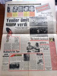 Halka ve Olaylara Tercüman Gazetesi - Turkish Newspaper - 5 ağustos 1969 - Ragıp Gümüşpala'nın oğlu Adalet Partisi'nden son istifaları yersiz buluyor - adaylar seçim için partilerine yatkın peruk sipariş etti - MHP AP CHP TİP bıyık ve saç tipi Fotoğraflar - askerliğin 4-6 ay kısaltılması için kesin karar alınıyor - Einstein'in oğlu Hans Devlet Su işlerinde bir ay çalışacak - İsrail savunma Bakanı Moşe Dayan işgal altındaki toprakların ilhakına karşı çıktı - Barzani Habur köprüsü'nün yapılmasını istemiyor - Süleyman Demirel İsmail Hakkı Tekinel'e üzülme bize 365 gün çatıyorlar dedi - Merih'te ısı Gündüz 24 gece - 237'ye düşüyor Fotoğrafı - paralı asker filminde rol alan Fikret Hakan ve Salih Güney filmin çekimine başlamadan önce Fotoğrafı - 10 dakikalık paralı askerler filmi 8 saatte çekildi - beden terbiyesi ve Spor Toto yazan Ulvi Yenal - sözün kısası yazan Rauf Tamer - Spor Toto tahmin cetveli - antrenörler arasında en iddialı konuşan Milev oldu - Can Bartu - İsmet Atlı