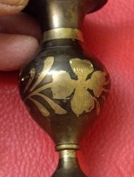 K118-----ÇİÇEK DESENLİ ESKİ KÜÇÜK BOY PİRİNÇ VAZO