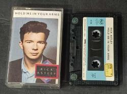 RICK ASTLEY * HOLD ME IN YOUR ARMS * KASET
