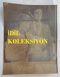 KRAL III. CHARLES'IN (CHARLES PHILIP ARTHUR GEORGE) PRENSES DIANA İLE ORİJİNAL HABER AJANSI BASIM FOTOĞRAFI - NEWS AGENCY PHOTO OF CHARLES III, (CHARLES PHILIP ARTHUR GEORGE) - 21 x 20 cm EBADINDA - CHİCAGO'DAN LİNDA MALDONADO VE NEW YORK'TAN JOHN BASS, LADY DİANA SPENCER VE PRENS CHARLES'A BENZEYEN İKİ KİŞİYİ BULMAK AMACIYLA DÜZENLENEN ÜLKE ÇAPINDAKİ ÜNLÜ BENZERLERİ YARIŞMASI'NDA FİNALİST SEÇİLDİKTEN SONRA ÇARŞAMBA GÜNÜ CHİCAGO'DAKİ BİR GECE KULÜBÜNDE BİRLİKTE POZ VERDİLER. 1981. - (LINDA MALDONADO OF CHICAGO AND JOHN BASS OF NEW YORK CITY POSE TOGETHER IN A CHICAGO NIGHTCLUB WEDNESDAY AFTER BEING NAMED FINALIST IN THE NATIONWIDE CELEBRITY LOOK-ALIKE CONTEST TO FIND TWO PEOPLE SMILAR OF LADY DIANA SPENCER AND PRINCE CHARLES. 1981.)