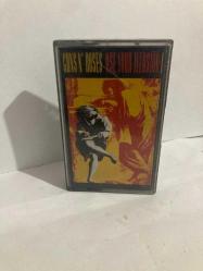 GUNS N ROSES Use your illisuon 1