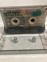 GUNS N ROSES Use your illisuon 1
