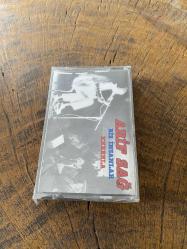 ARİF SAĞ - BİZ İNSANLAR KERBELA - KASET (JELATİNİNDE)